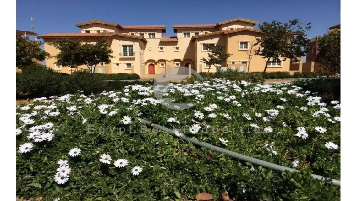 Villa for sale in Hyde Park New Cairo12 year insta