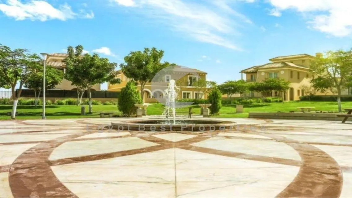 Villa for sale in Hyde Park New Cairo12 year insta