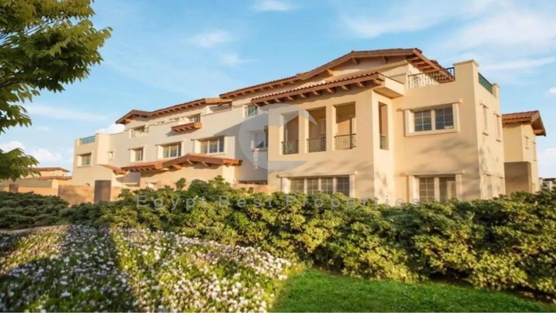 Villa for sale in Hyde Park New Cairo12 year insta