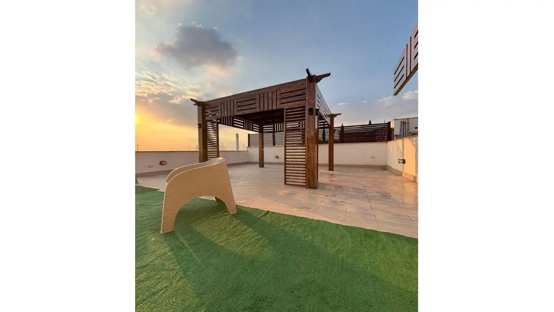 Penthouse 125 m + studio 27 m and 80 m teracce