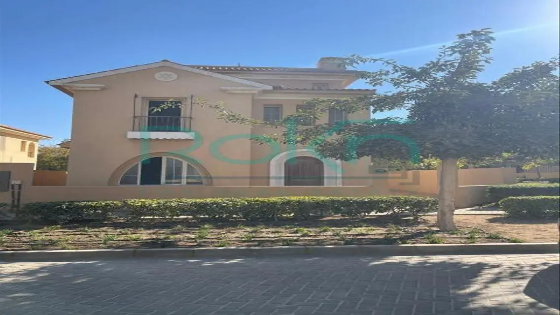 Villa for sale in Hyde park in very prime location