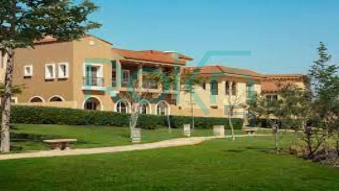 Villa for sale in Hyde park in very prime location
