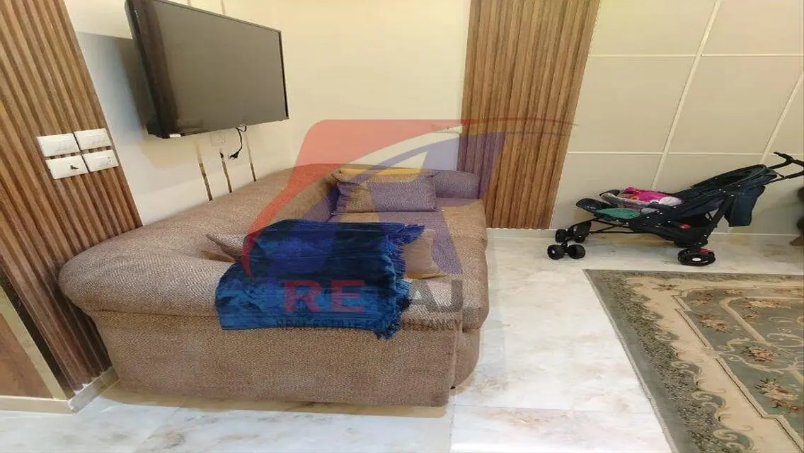 شقة الترا للايجار المفروش في شارع مميز في التامنة.