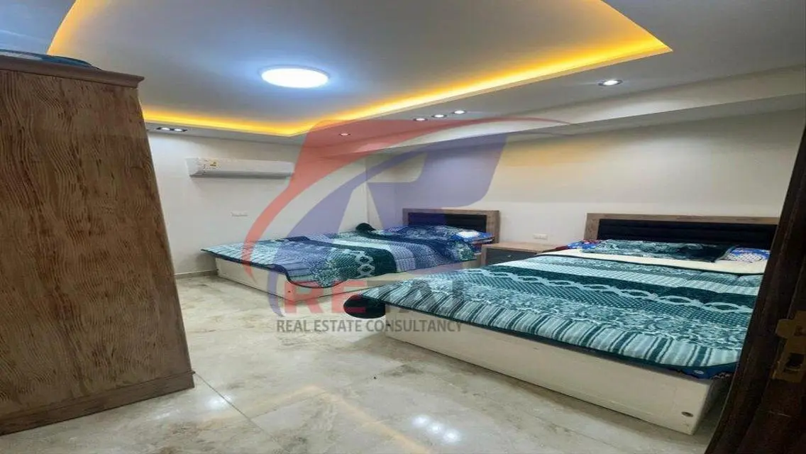 شقة الترا للايجار المفروش في شارع مميز في التامنة.