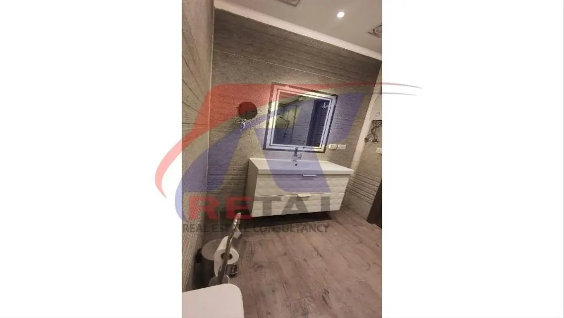 شقة مميزة للبيع فيومفتوح بالحي التامن مدينه نصر  .