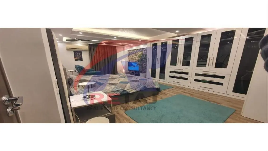 شقة مميزة للبيع فيومفتوح بالحي التامن مدينه نصر  .