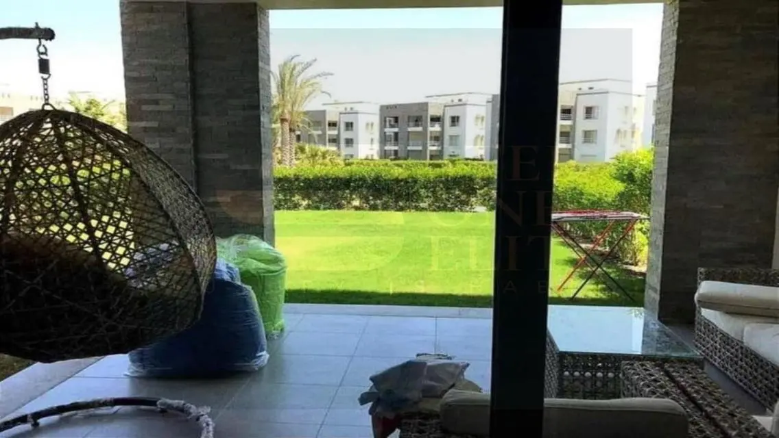 شقة 2 غرف للبيع في التجمع الأول بالقرب من المطار