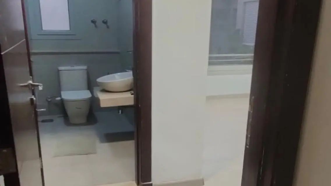 دوبلكس للإيجار فيليج جيت بالم هيلز أرضي بجاردن