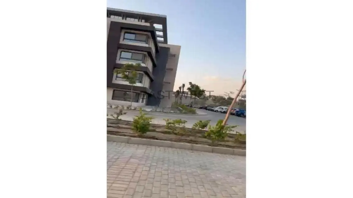 للايجار في نيو جيزه عياده متشطبه جاهزه اول استخدام