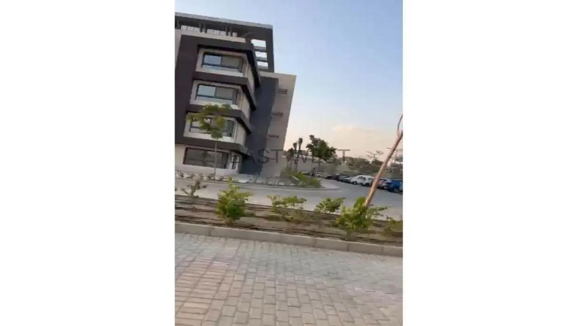 عياده متشطبه وجاهزه للايجار في ميد تاون نيو جيزة