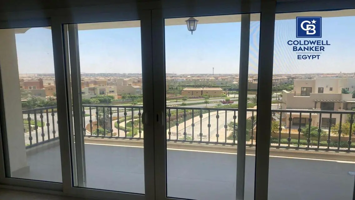 شقة متشطبة في موقع مميز للإيجار في كمبوند ميفيدا