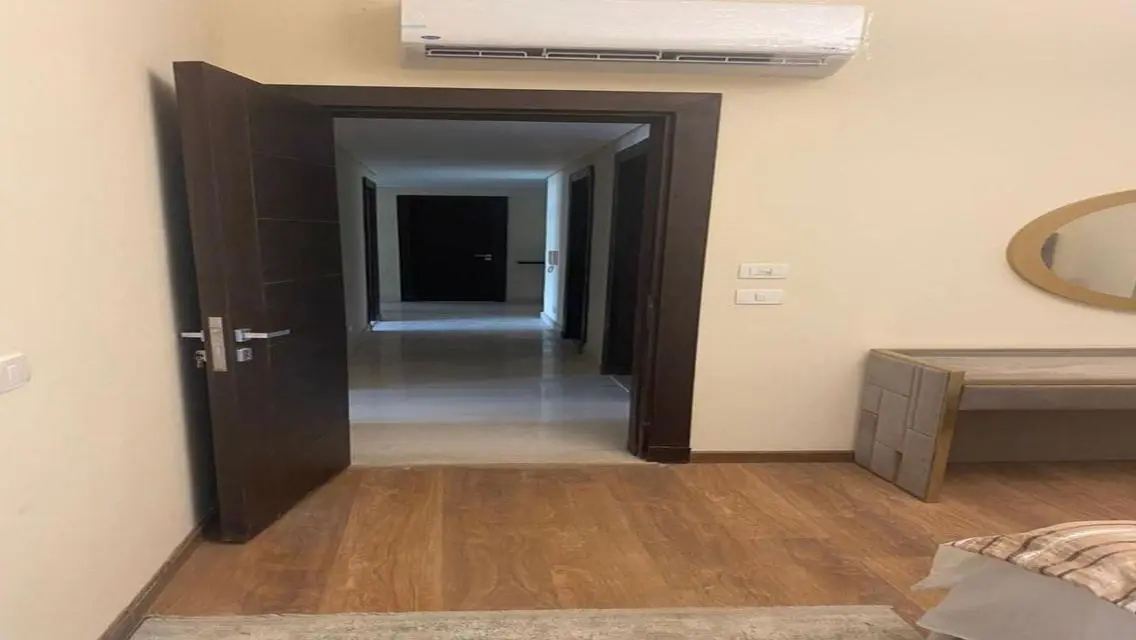 شقة بجاردن فندقية متشطبة بالتكييفات فى التجمع