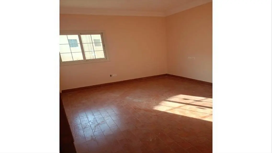 deluxe finished apartment 4 rent in East Academy