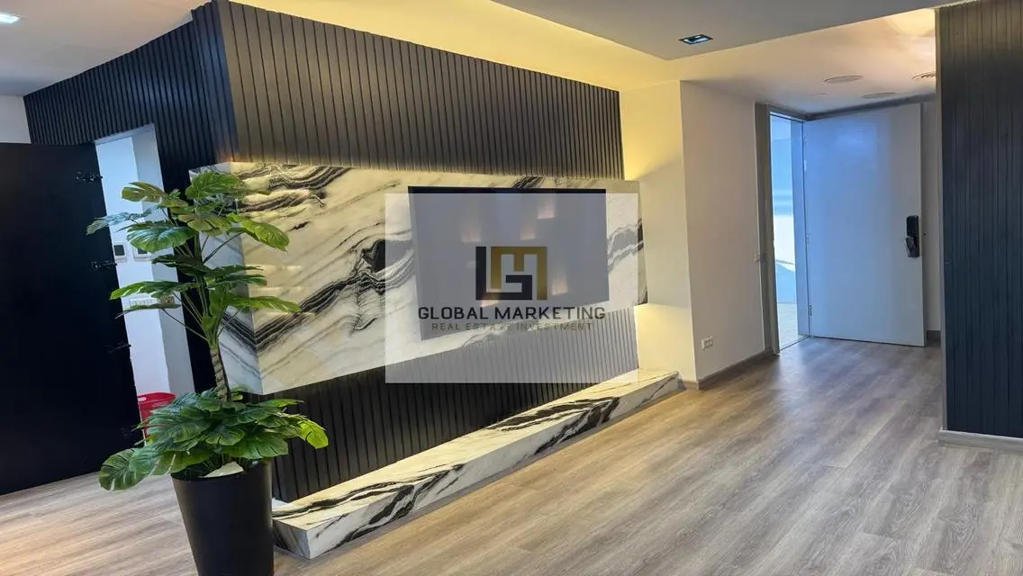 Finished Office 658m For rent in 90th St Direct