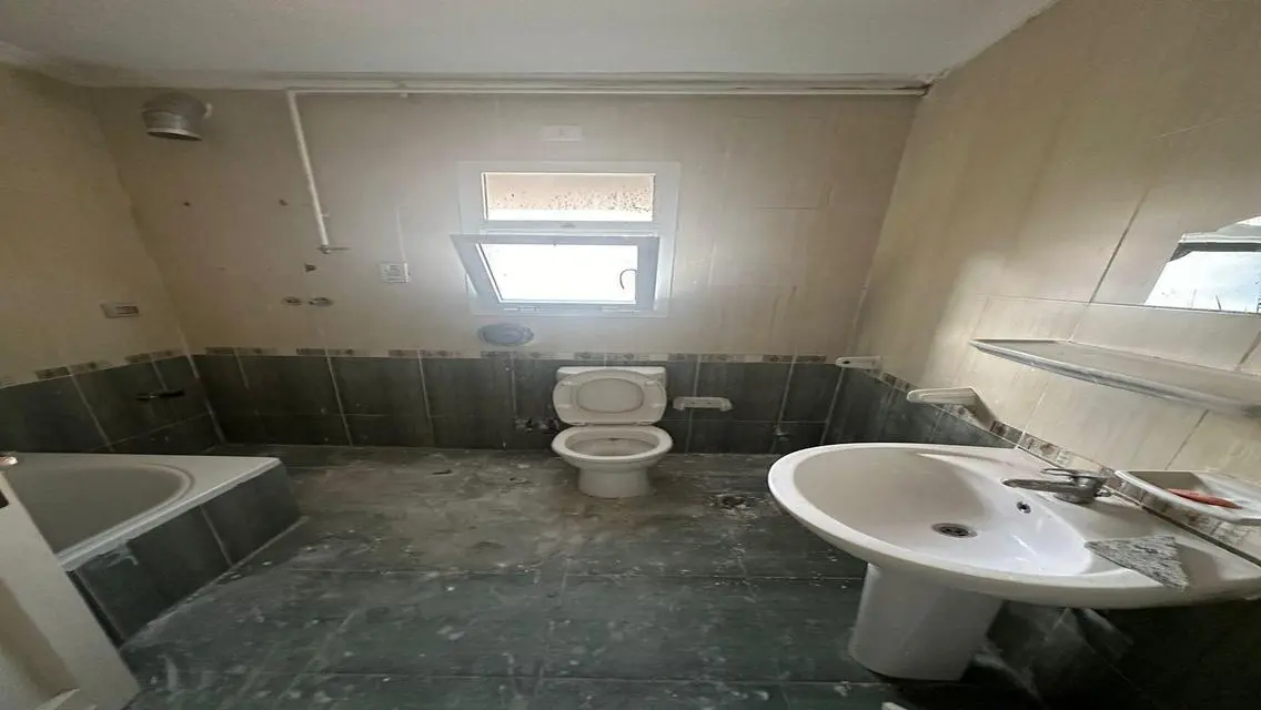 175m law with kitchen next to the club B1
