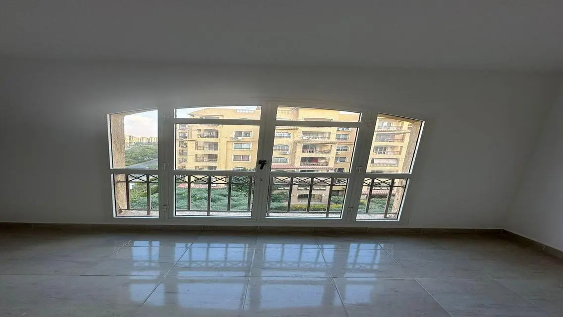 175m law with kitchen next to the club B1