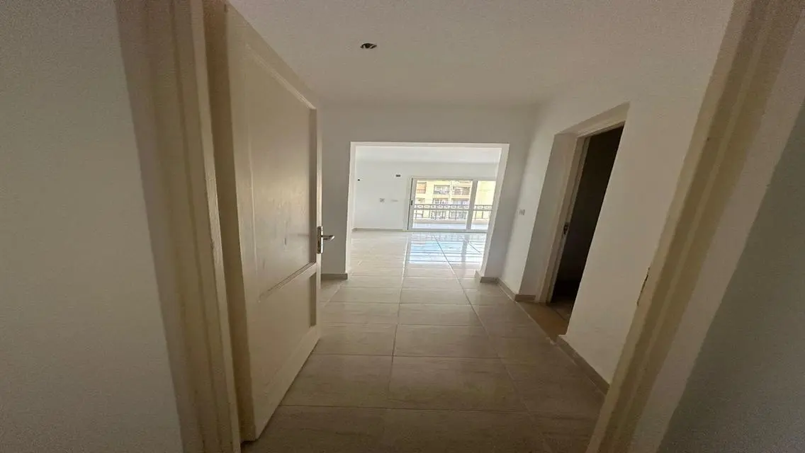 175m law with kitchen next to the club B1
