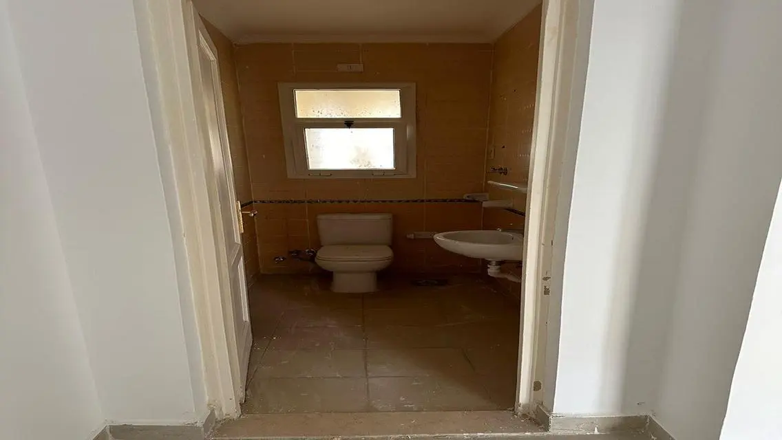 175m law with kitchen next to the club B1