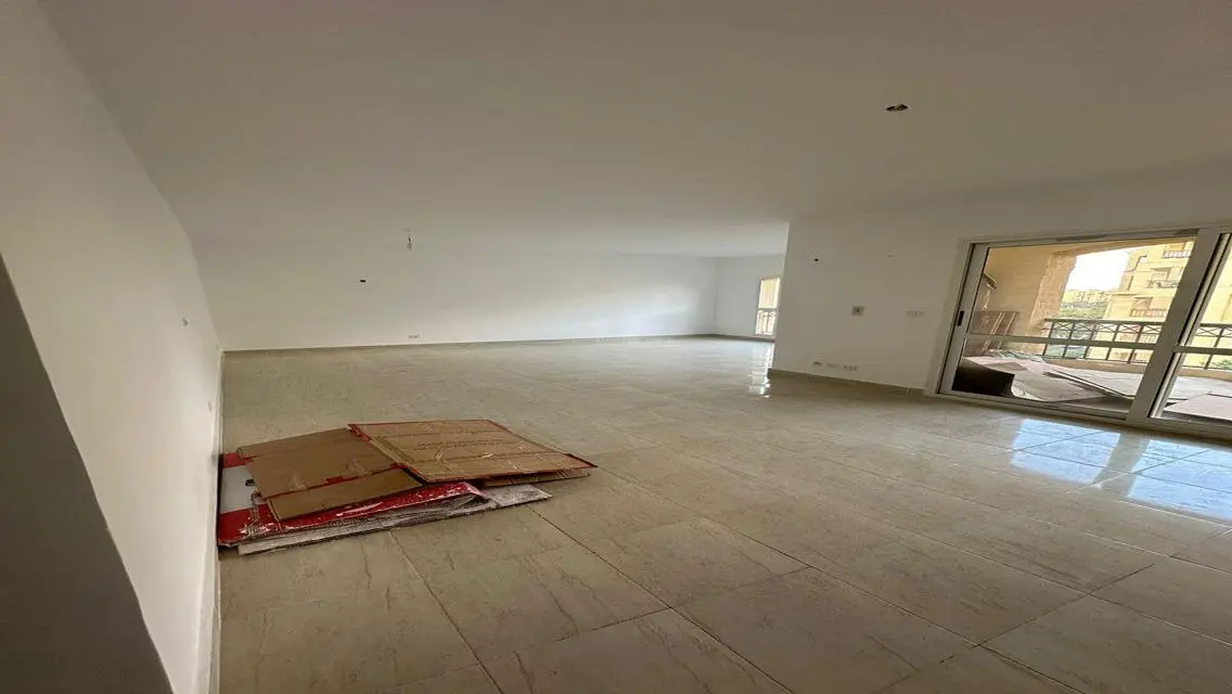 175m law with kitchen next to the club B1