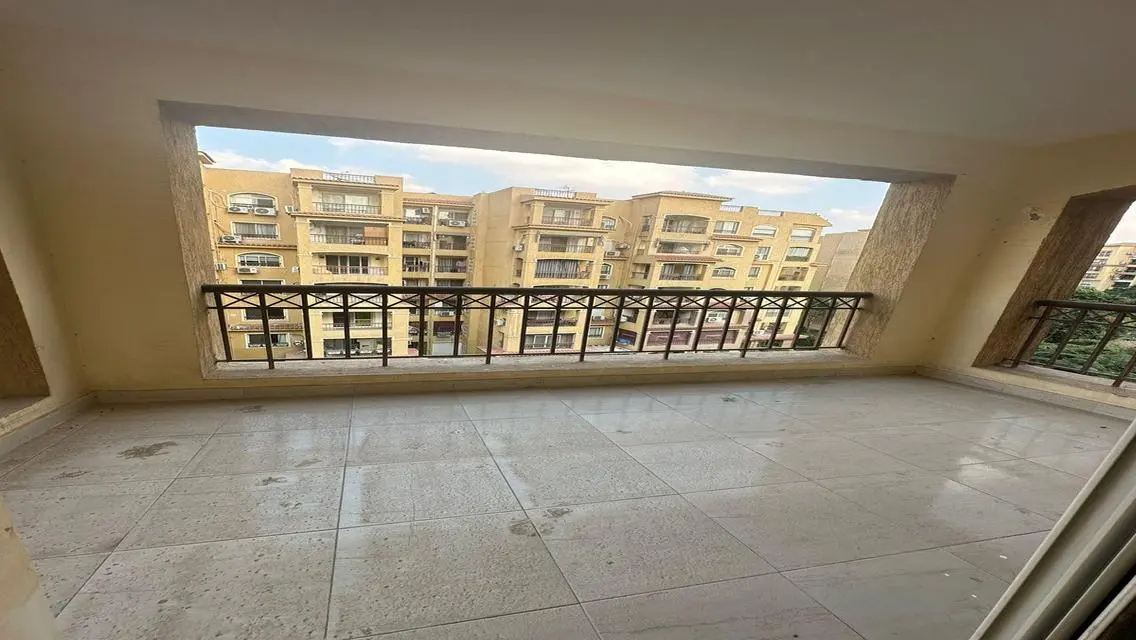 175m law with kitchen next to the club B1