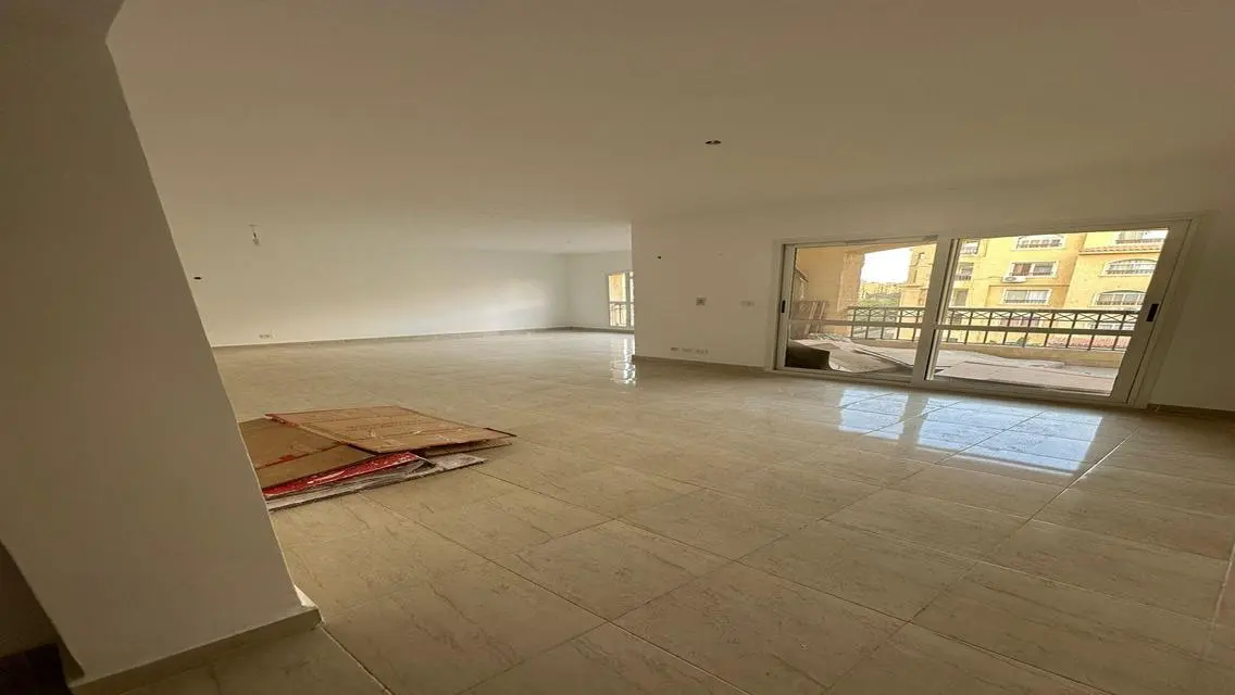 175m law with kitchen next to the club B1