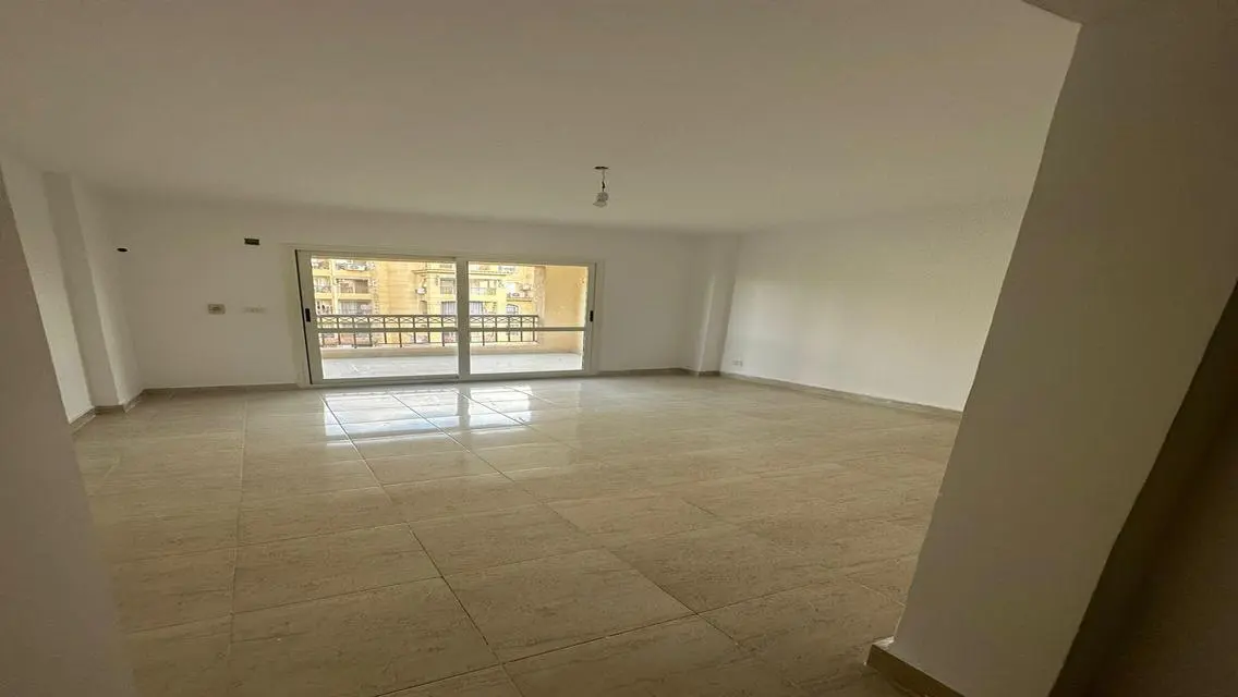 175m law with kitchen next to the club B1