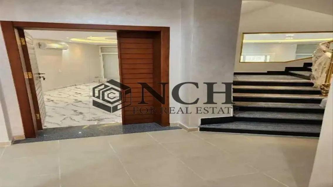 LUXURIOUS TOWNHOUSE 300M 4BED RENT,KITCHEN AND ACS