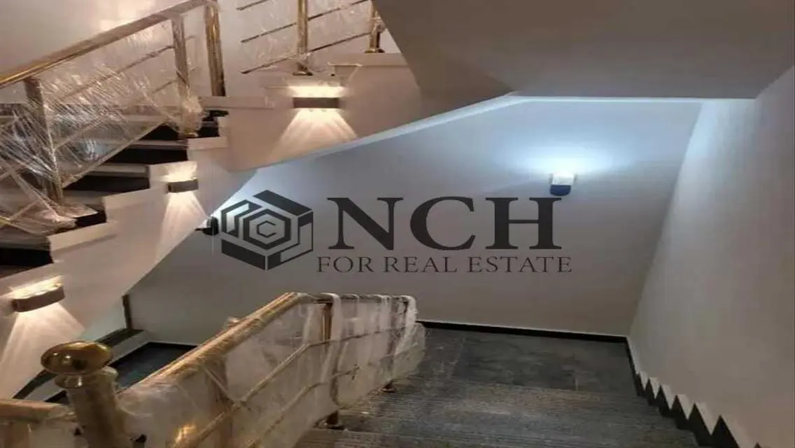 LUXURIOUS TOWNHOUSE 300M 4BED RENT,KITCHEN AND ACS