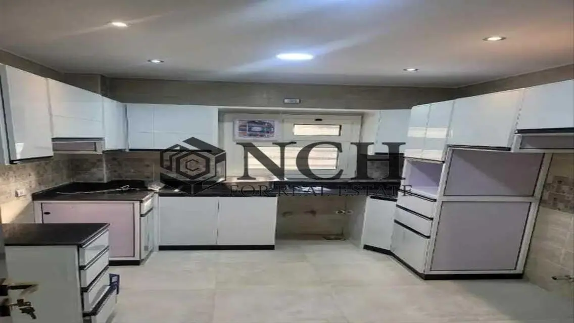 LUXURIOUS TOWNHOUSE 300M 4BED RENT,KITCHEN AND ACS