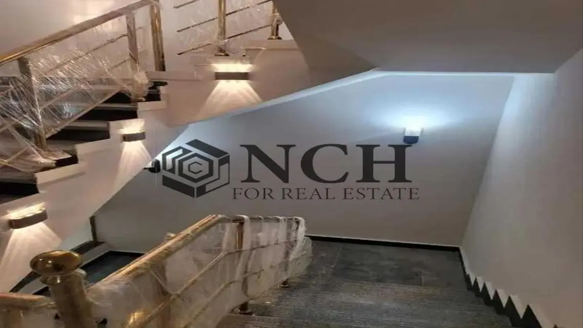 LUXURIOUS TOWNHOUSE 300M 4BED RENT,KITCHEN AND ACS