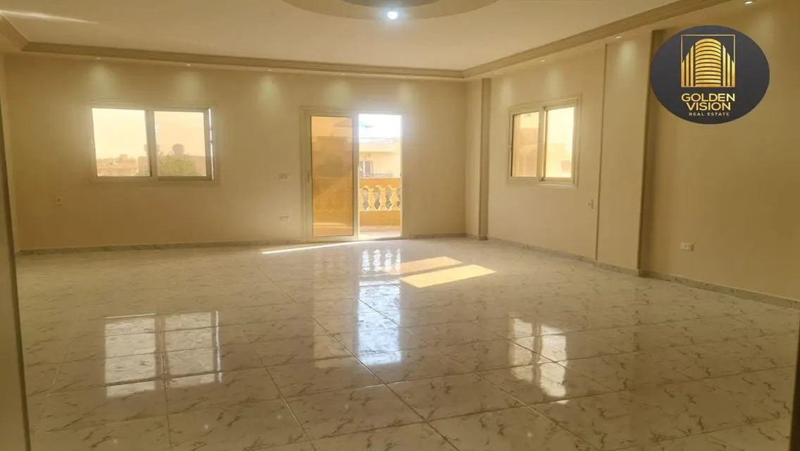 شقة للبيع  في الشروق الحي الثالث  215 م٢ بأقل سعر.