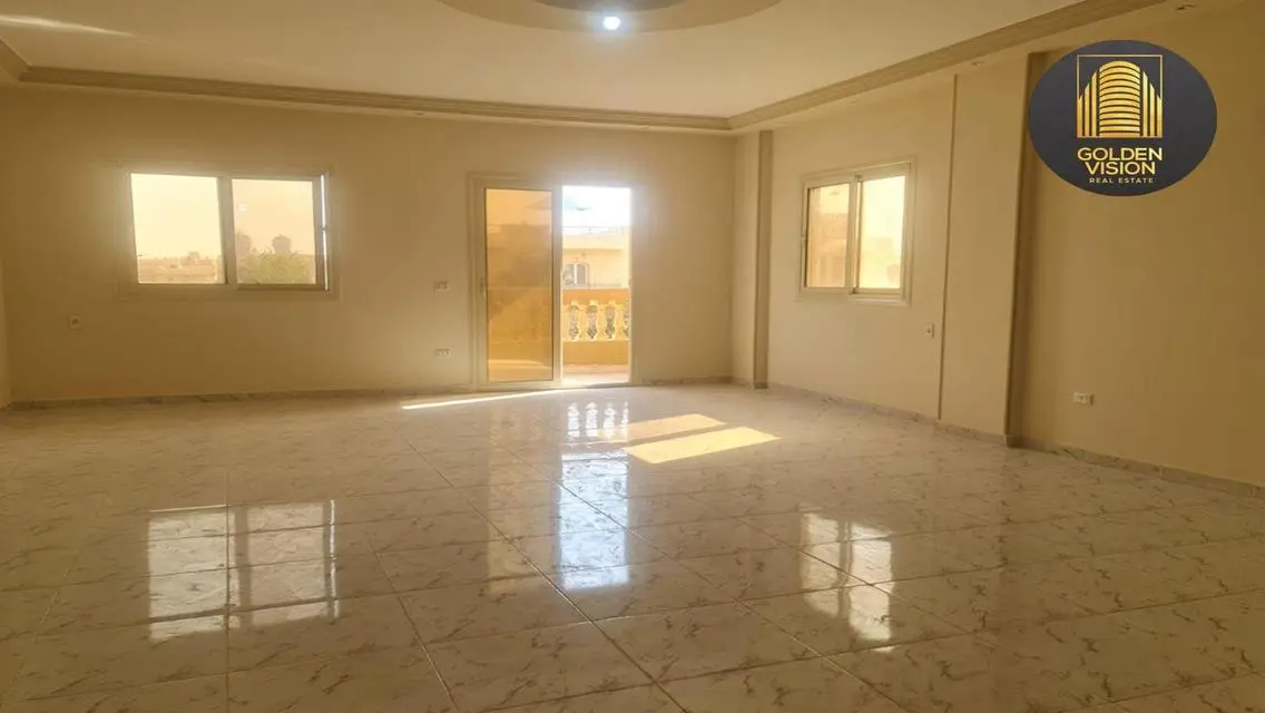 شقة للبيع  في الشروق الحي الثالث  215 م٢ بأقل سعر.