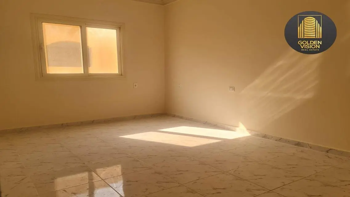 شقة للبيع  في الشروق الحي الثالث  215 م٢ بأقل سعر.
