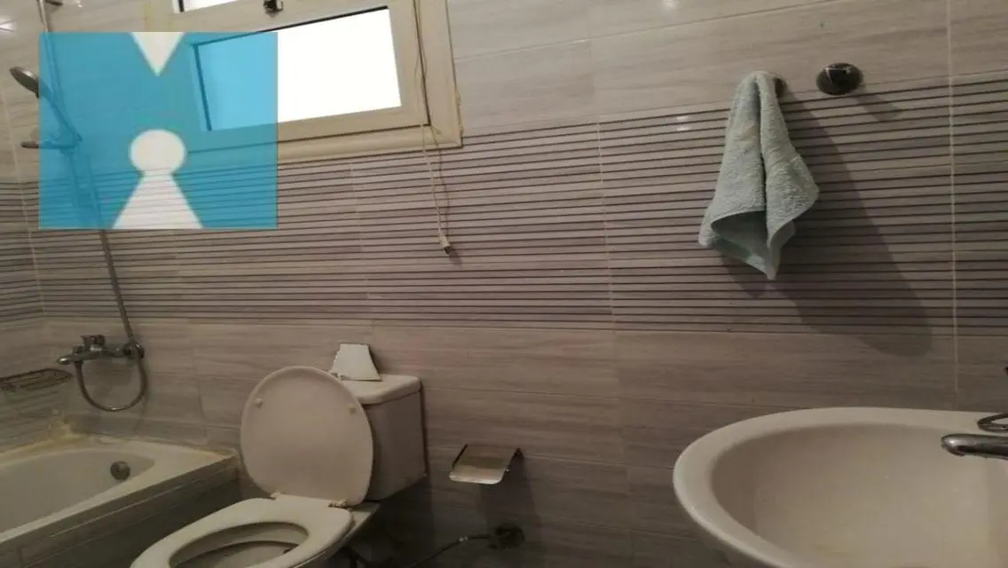 شقه للبيع ارضى منخفض بحديقة الحي سادس عشر