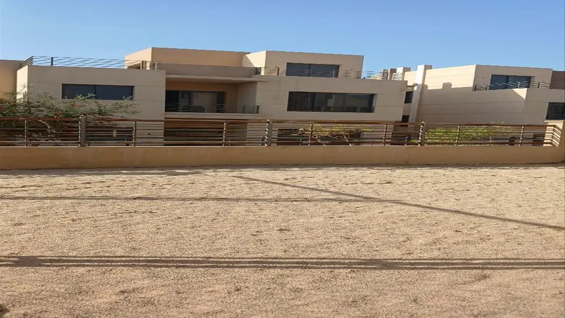 للبيع فيلا مستقلة في كمبوند جيرا