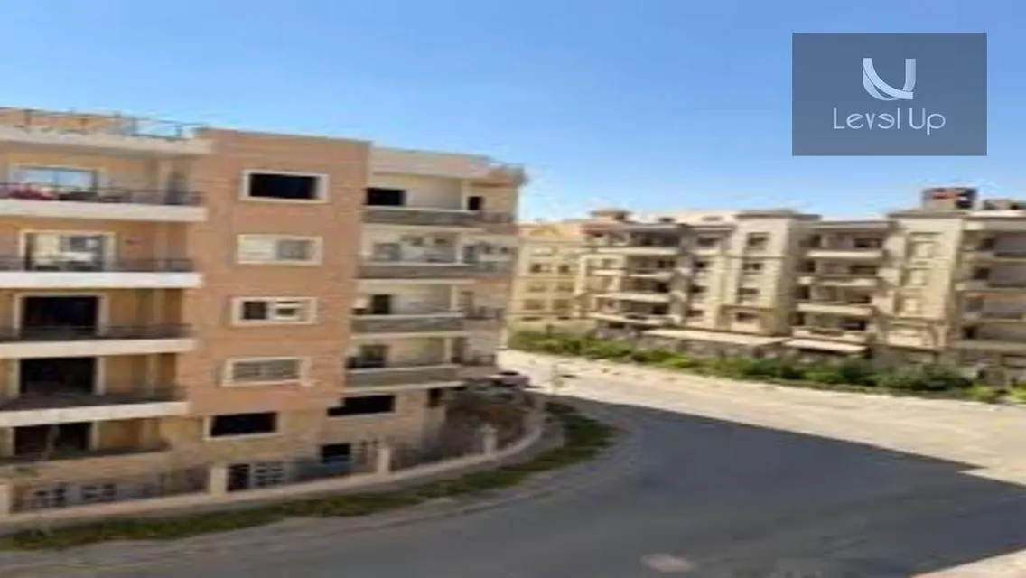 شقة فاخرة بمساحة واسعة للبيع مع إطلالة رائعة