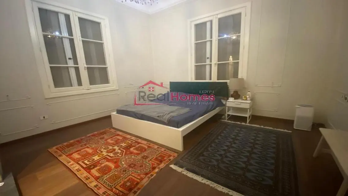 stylish high ceiling apartment for rent