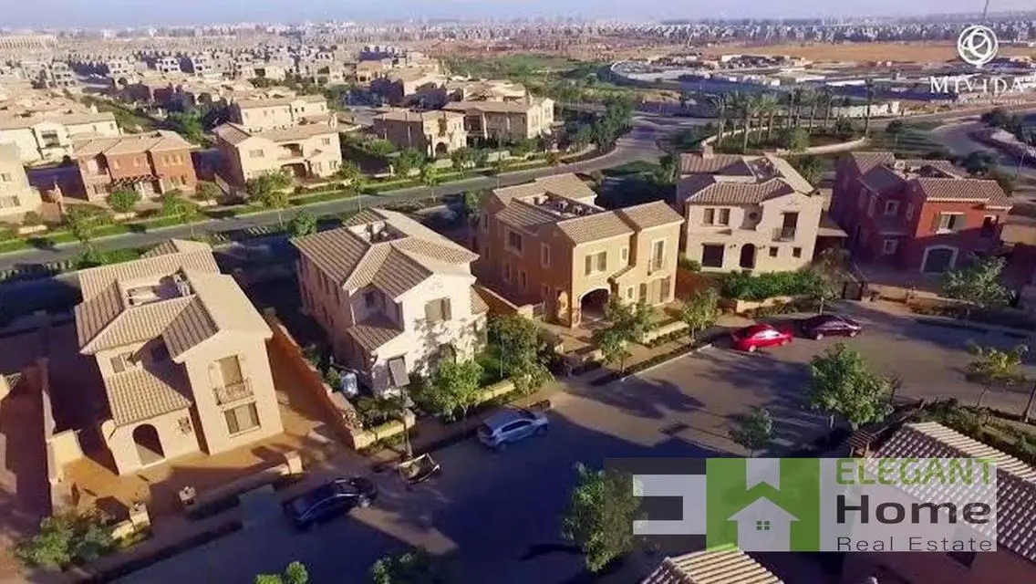 أرخص تاون هاوس نصف مفروشه للبيع في ميفيدا