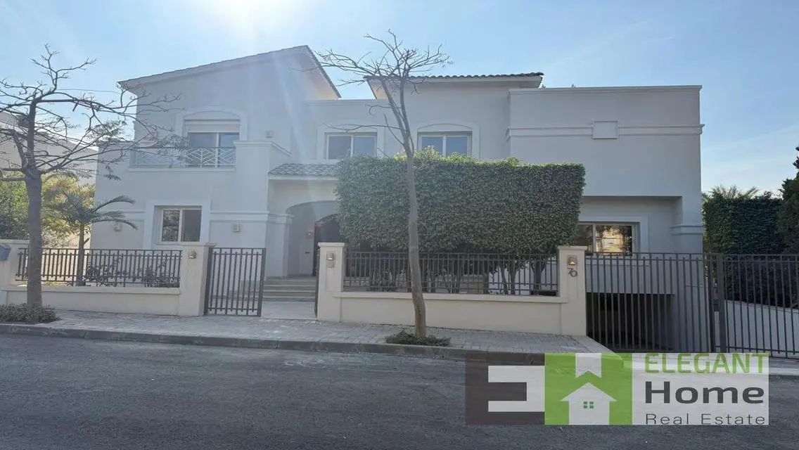 Semi furnished villa with pool rent at Swan Lake
