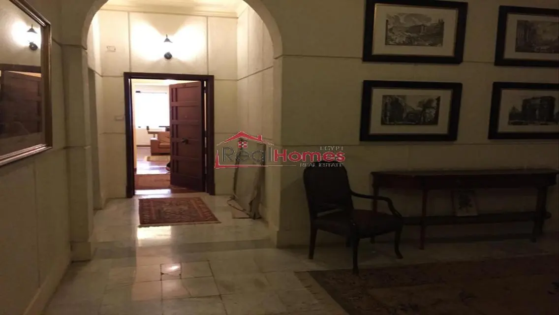 Elegant high ceiling renovated apartment  for rent