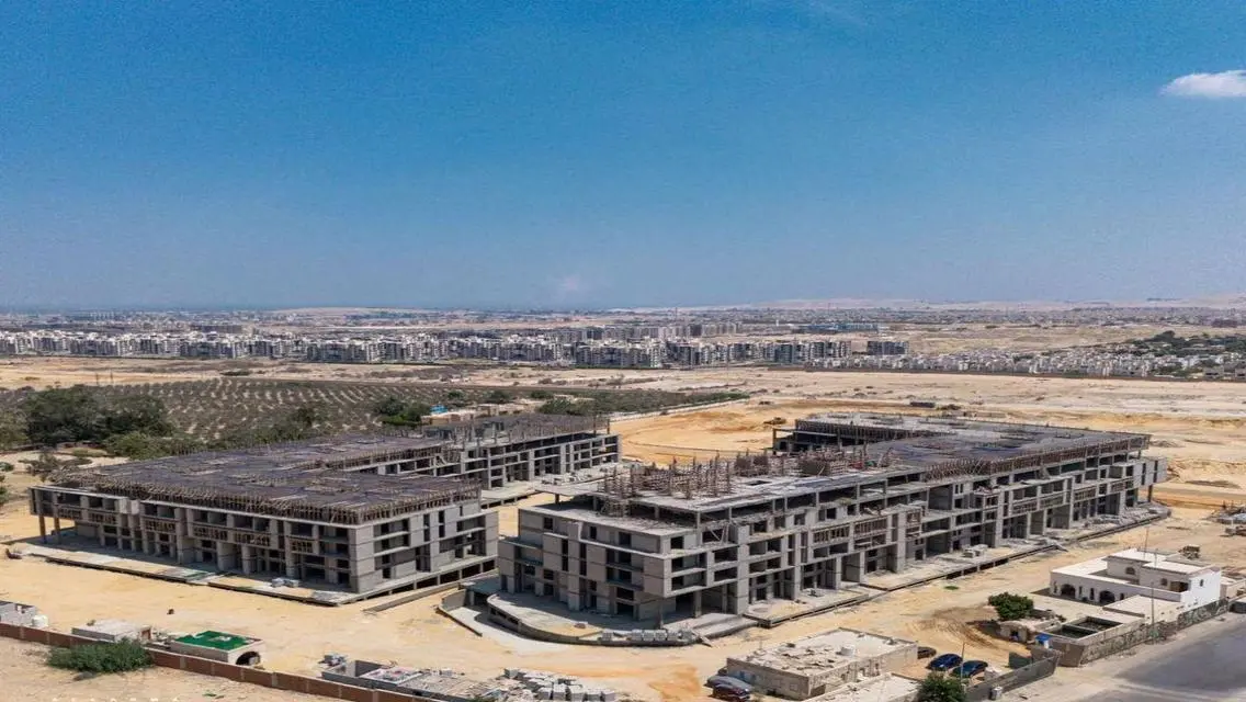 شقة متشطبة بالتكيفات للبيع من الكارما امام الربوة