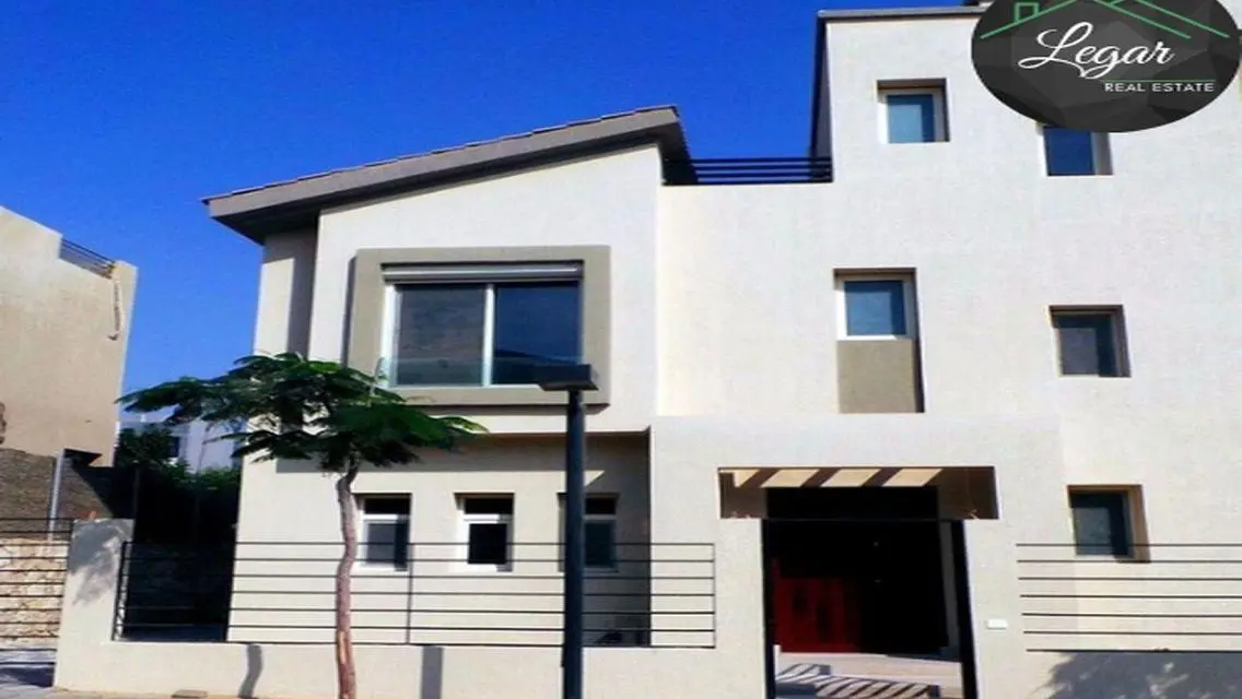 For rent twin house in Tilal El Gezira ½ furnished
