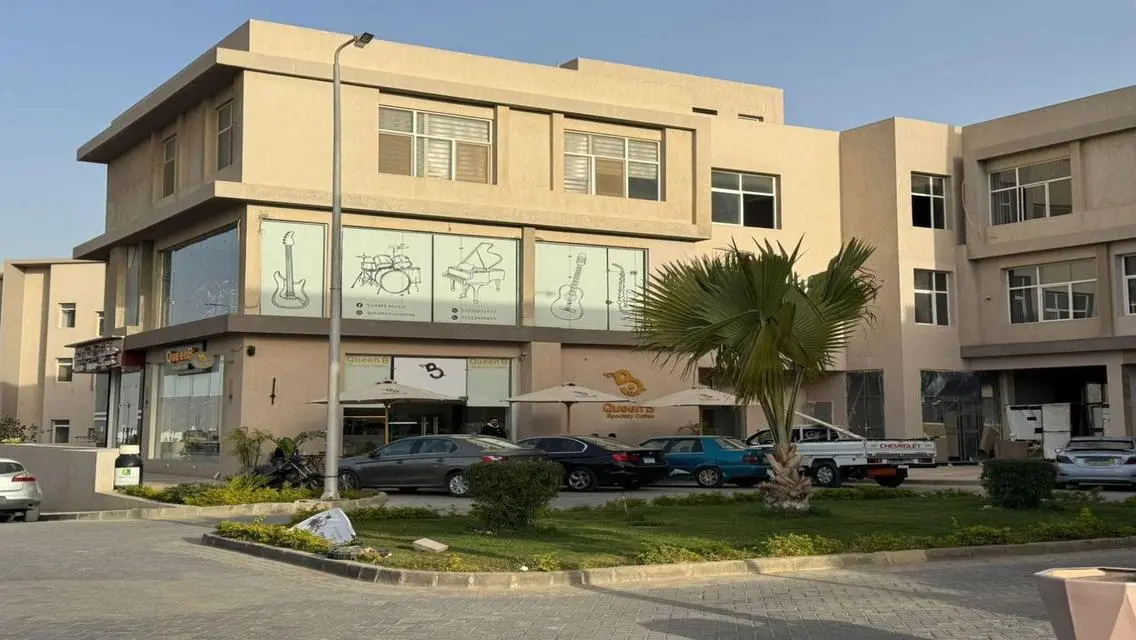 عيادة استلام فوري في مول الكارما 4 بجوار بيفرلي