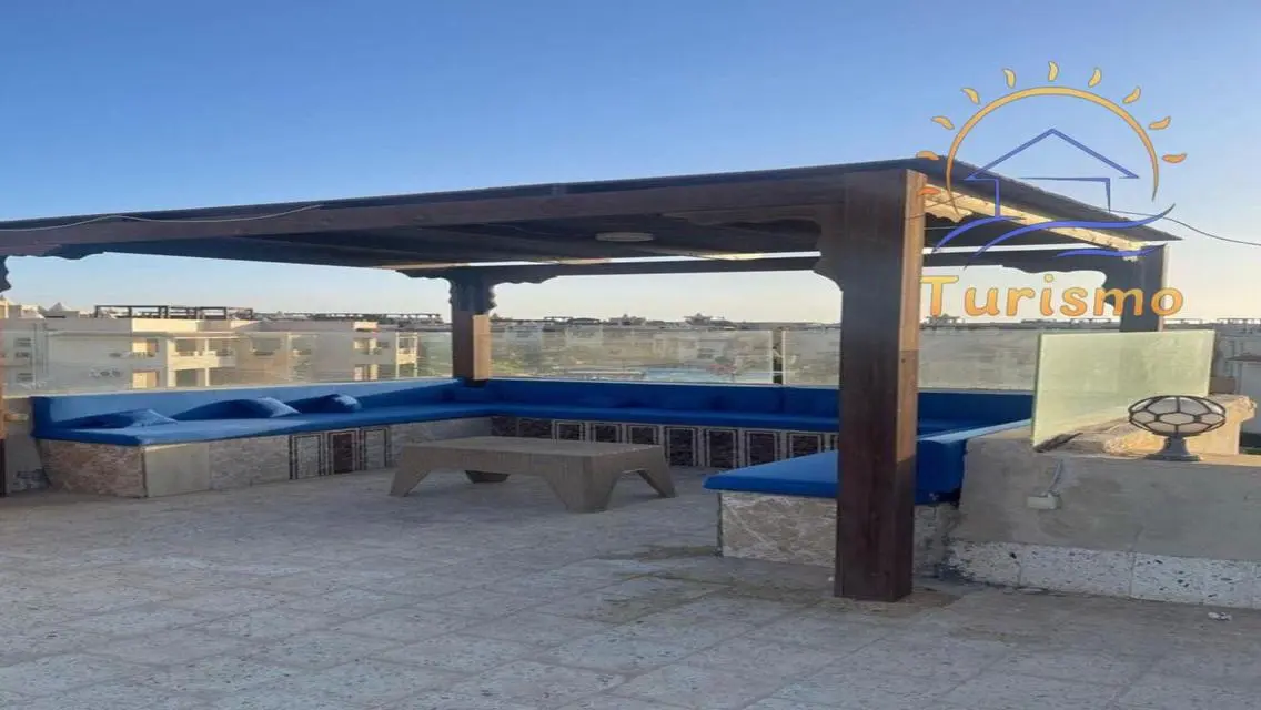 شقة فاخرة للبيع overlooking البحيرة