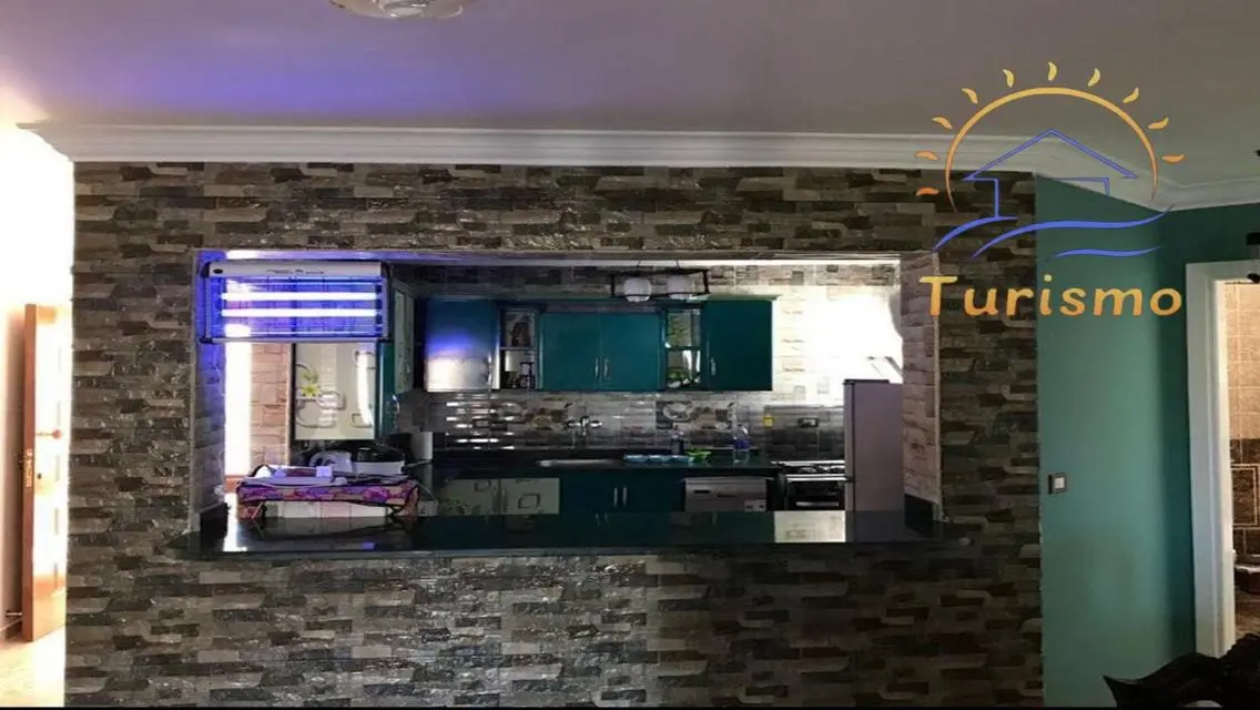 شقة فاخرة للبيع overlooking البحيرة