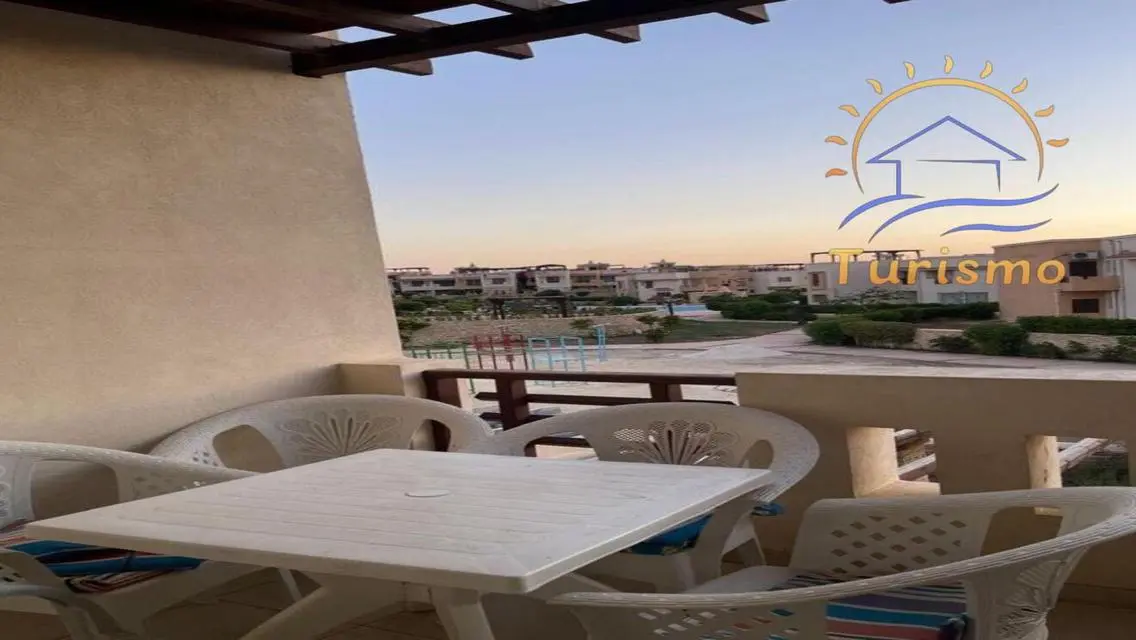 شقة فاخرة للبيع overlooking البحيرة