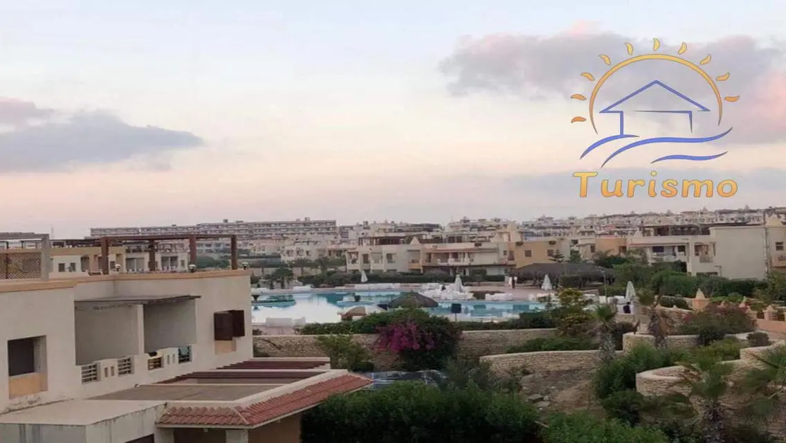 شقة فاخرة للبيع overlooking البحيرة