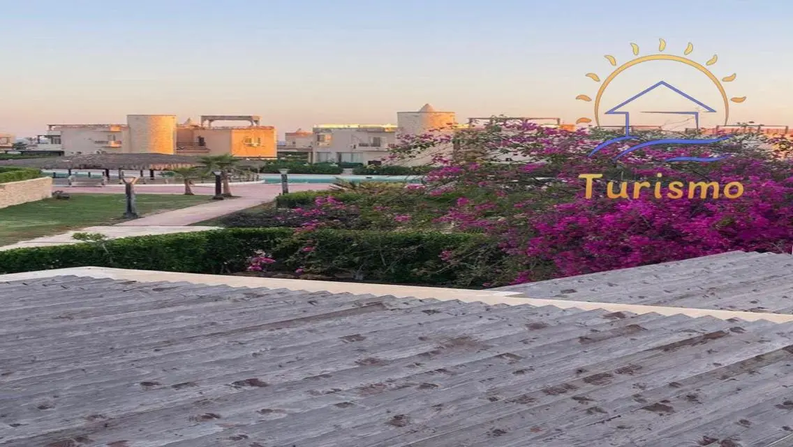 شقة فاخرة للبيع overlooking البحيرة