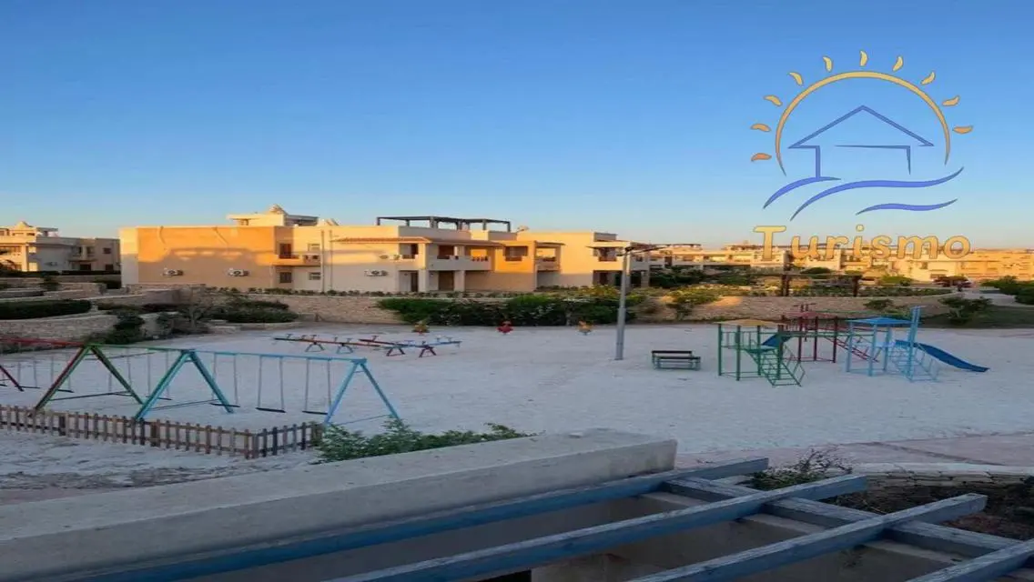 شقة فاخرة للبيع overlooking البحيرة