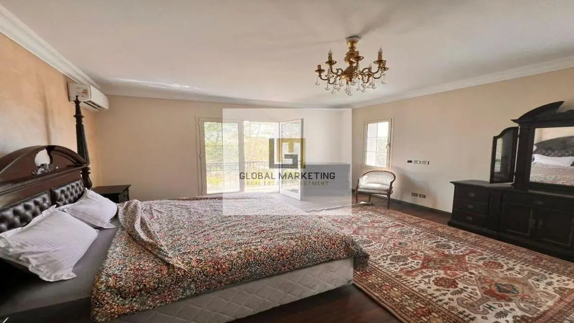 Standalone for rent with classic furniture in Hyde